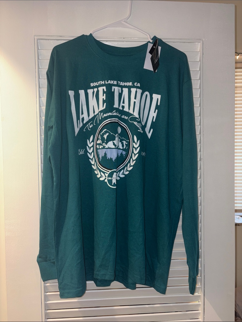 Trendy Brand New Lake Tahoe Green Long-Sleeve Graphic Tee🔥